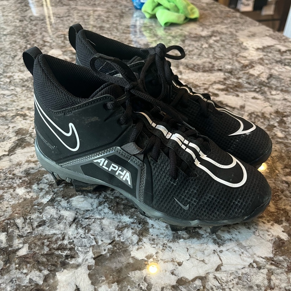 Boys Nike football cleats 4.5